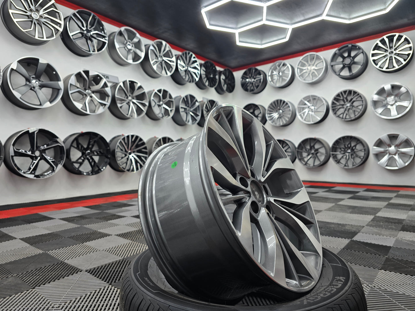 17" 5x114 Hy061 Gunmetal Machine face