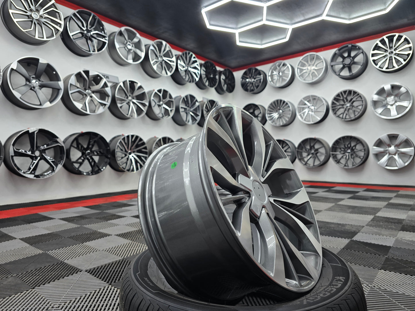 17" 5x114 Hy061 Gunmetal Machine face