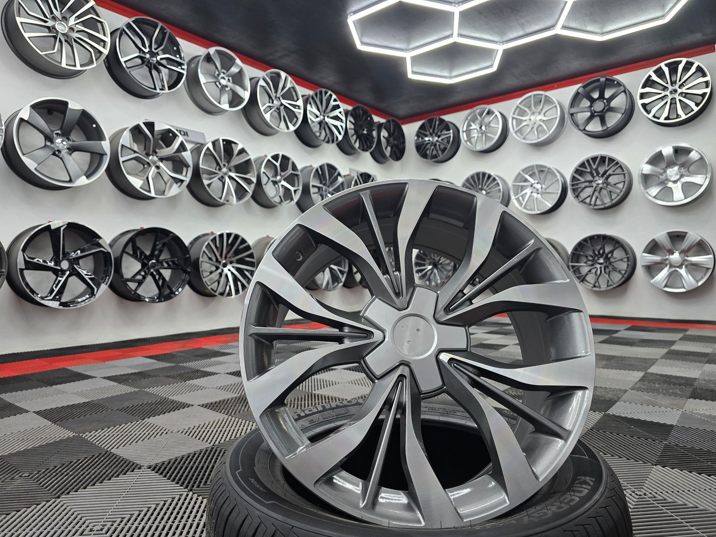 17" 5x114 Hy061 Gunmetal Machine face