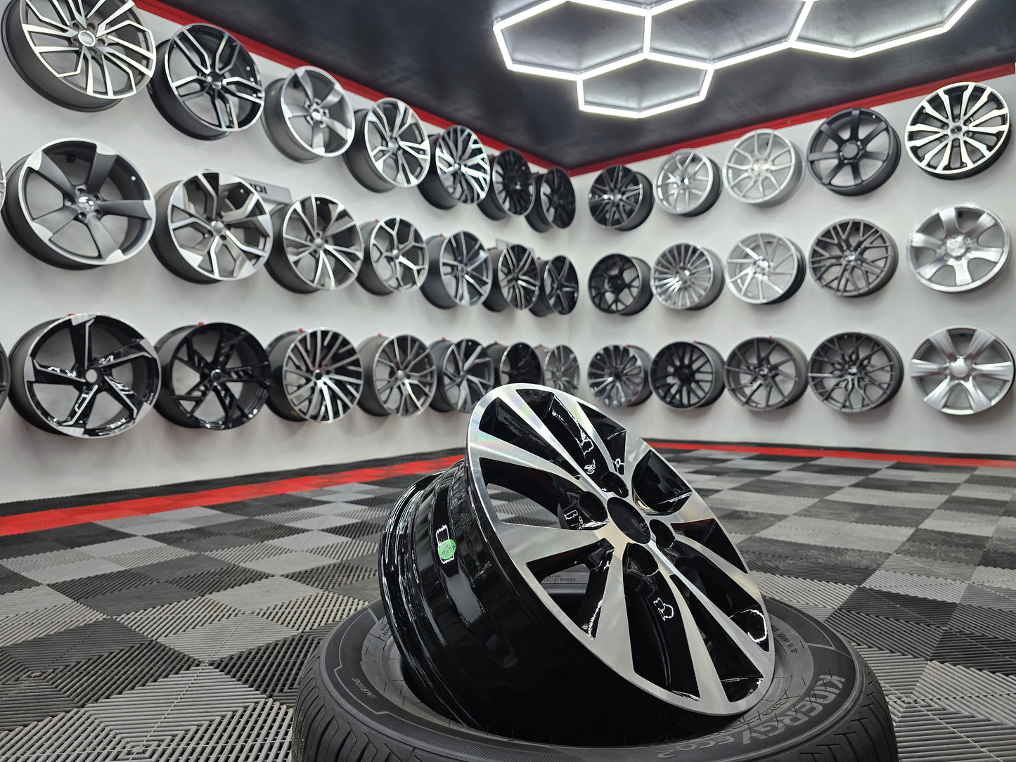 15" 4x100 alloy wheels black/polish face
