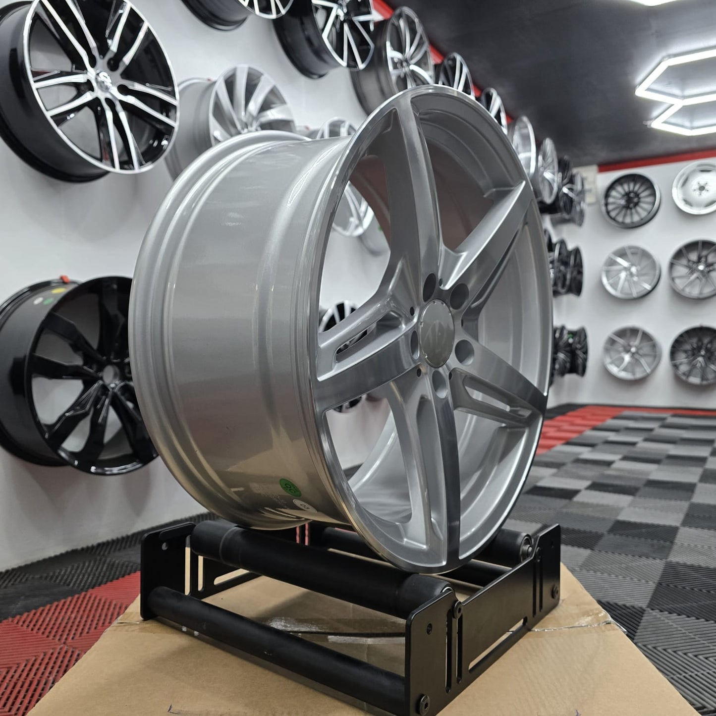 18" R4 Design IV230034 Style Alloy Wheels Sliver Machine cut face