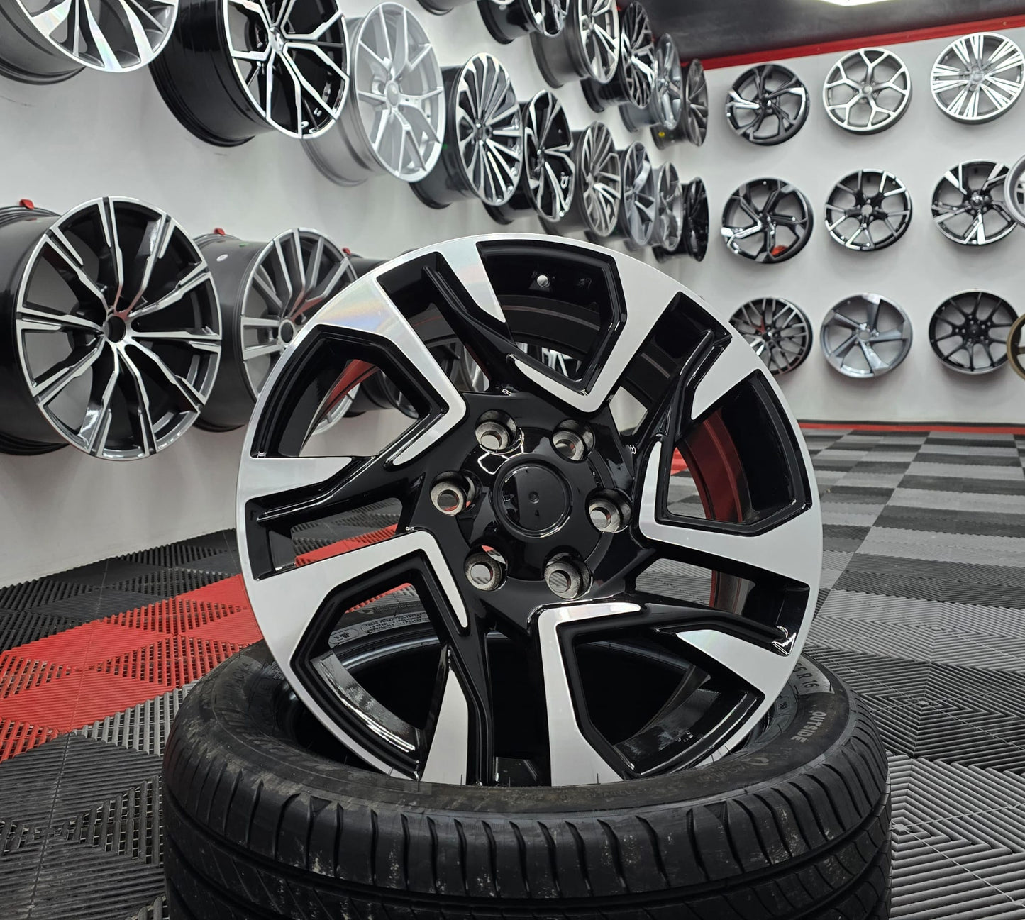 18" Leisure 6X139 Alloy Wheel