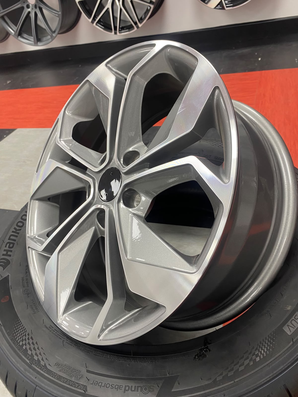 18" 5x114 230145 Gunmetal Machine face