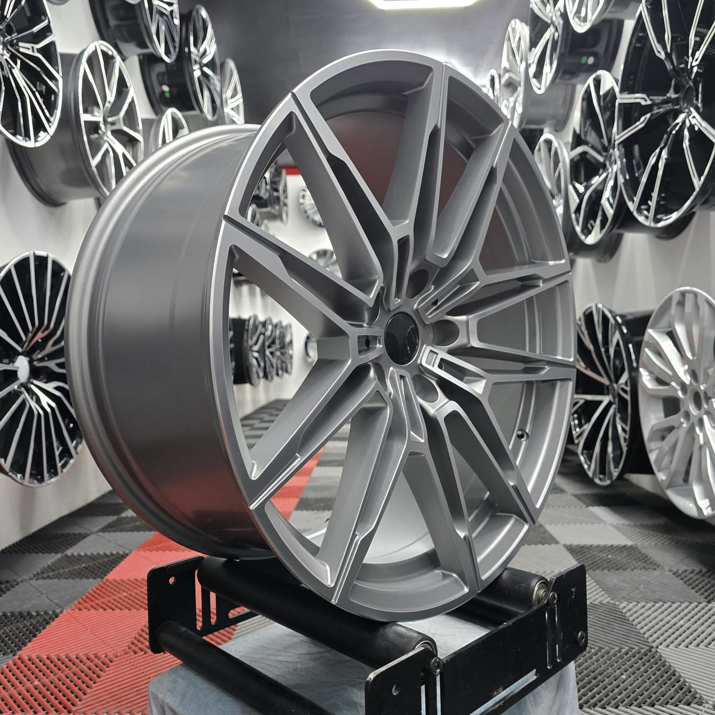 20" 391305 Style Replacement Alloy Wheels Grey Machine face
