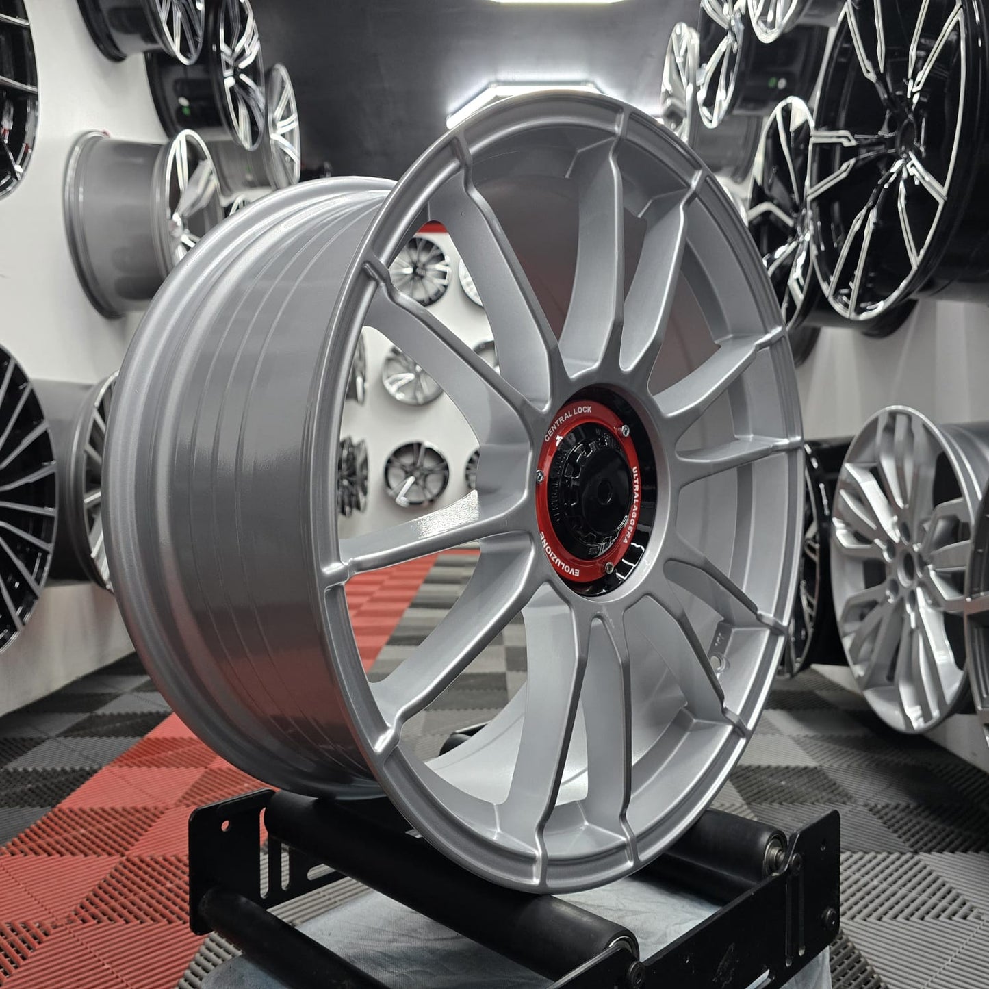 19" ZO Style Wheels Finished in Silver (Twin Pcd)