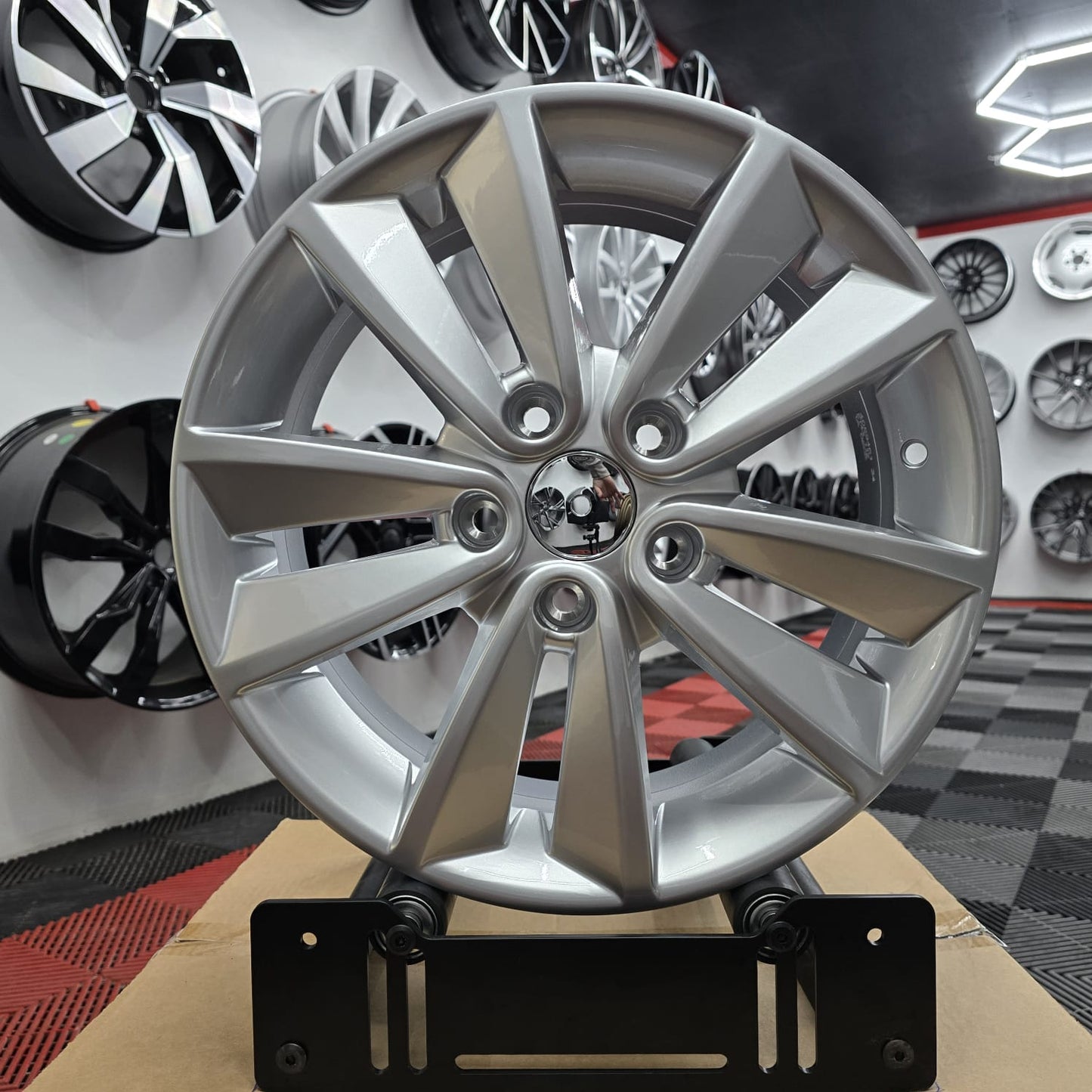 16" RE025 Alloy Wheels 5x108 sparkle sliver
