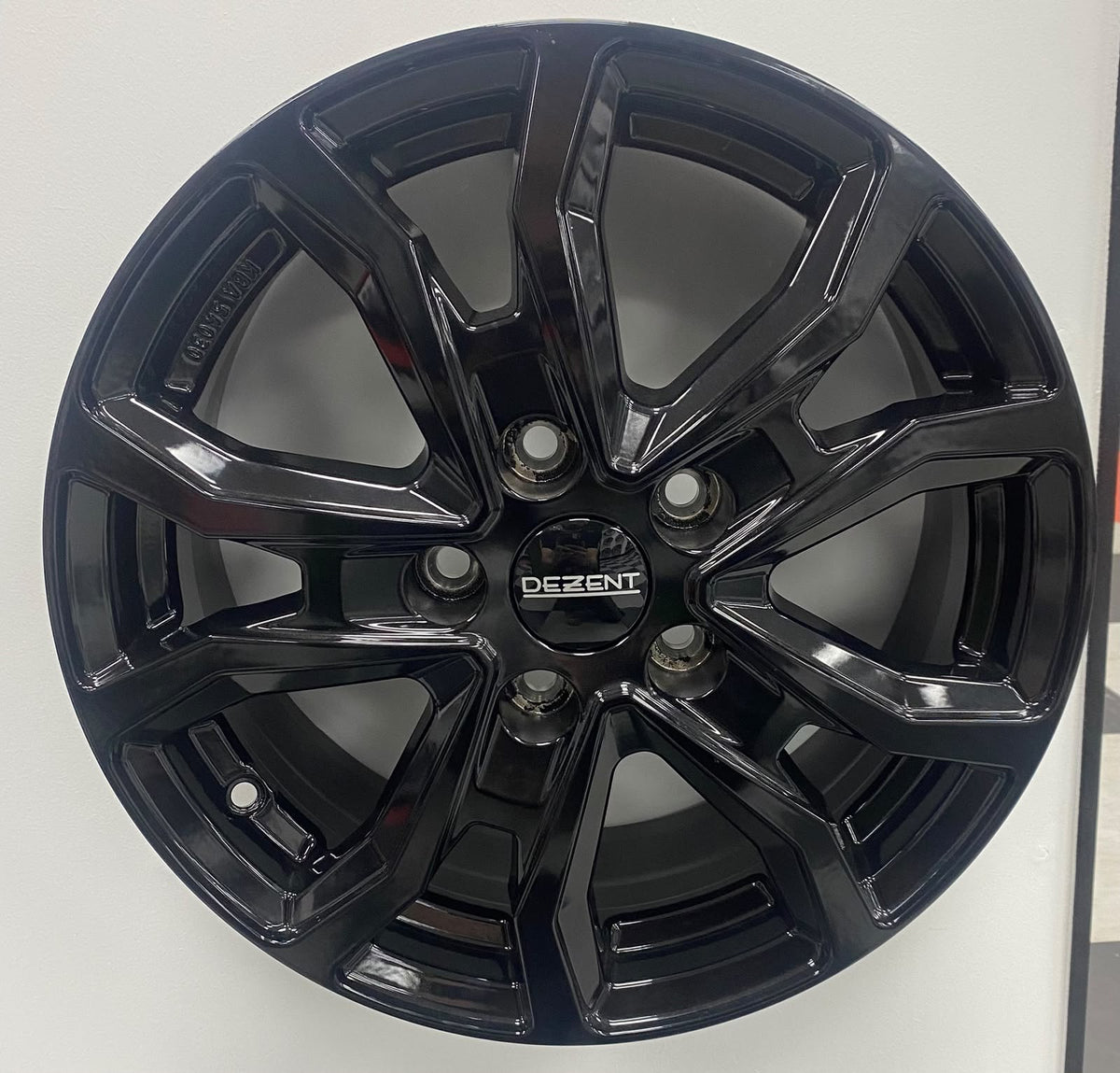16" DEZENT GLOSS BLACK  (Extra load Van)