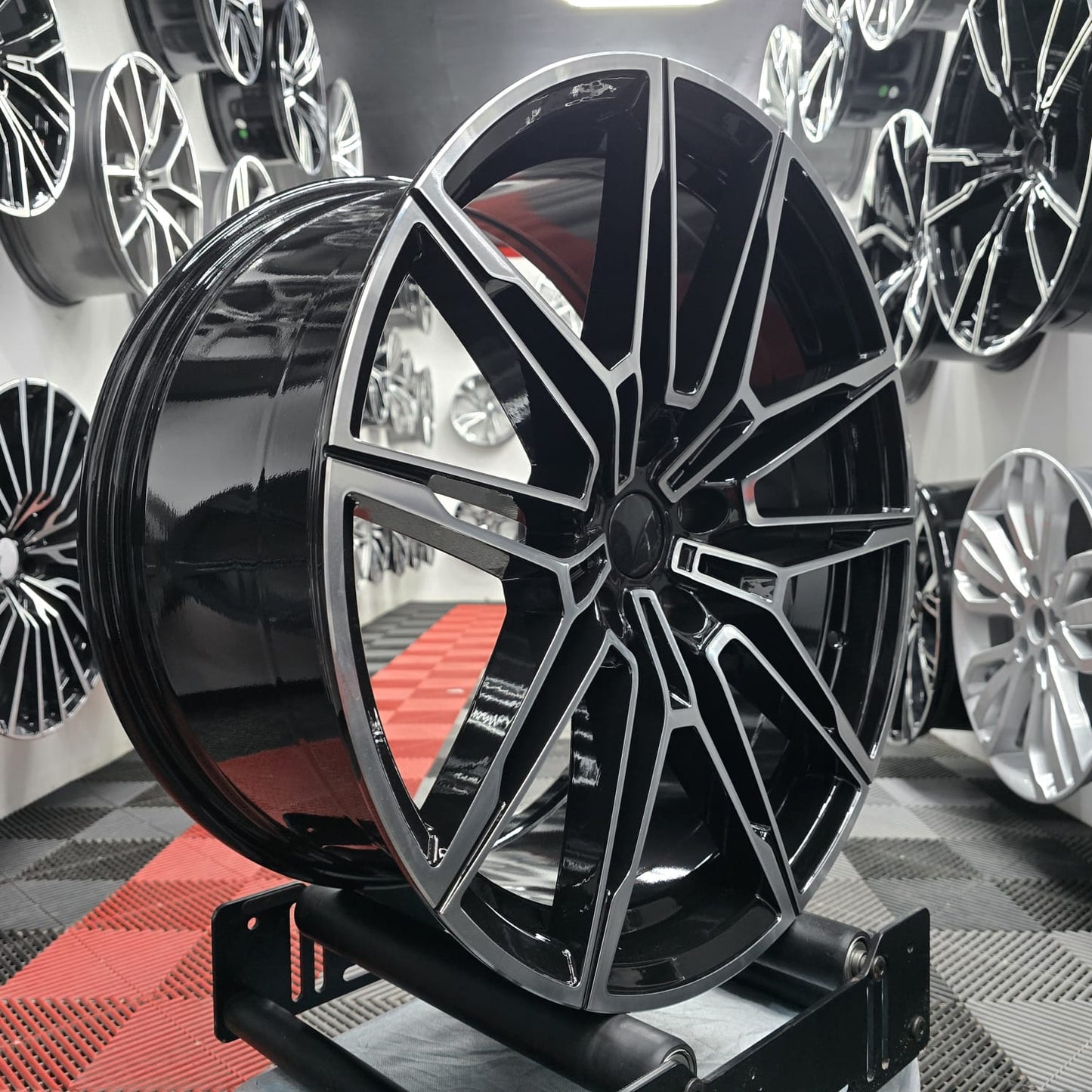 19" 391305 Style Alloy Wheels Black Machine face (8.5j X4)