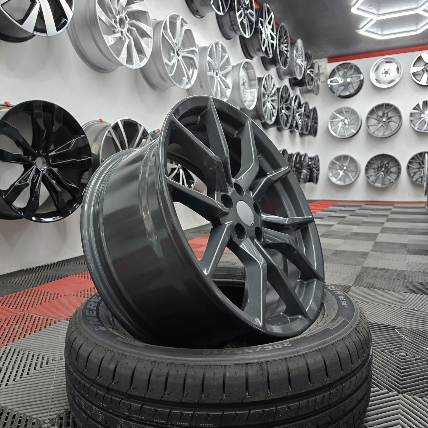 18" Focus Rs 5x108 Alloy Wheels (GREY)