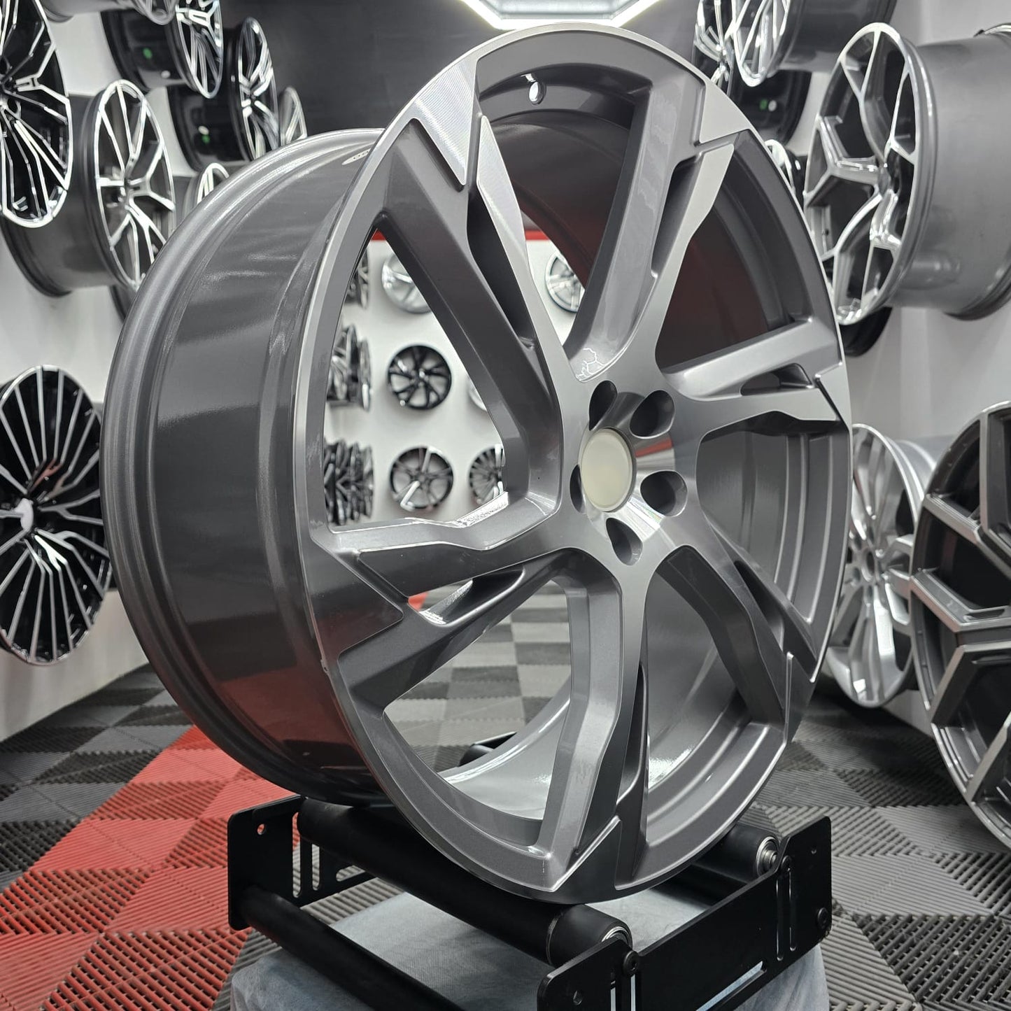 22" 5x108 397107 Style Alloy Wheels Gloss grey machine face